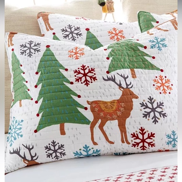 NWT Christmas Quilt “Elsa” Full/Queen quilt 2 matching shams - Picture 2 of 4